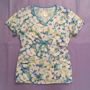 Cherokee Body Floral Pixels Scrub Top Size Small